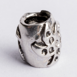 Be Charmed kraal zilver met een rhodium laag (nikkelvrij) c.a.7x 9mm groot gat: 4mm