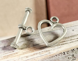 4 x Kapittel slotje hart 14 x 12 mm – staafje 19 mm – antiek zilverkleur