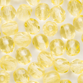 15 x Ronde Tsjechische kralen facet kristal 6mm kleur: licht geel  Gat c.a.: 1 mm