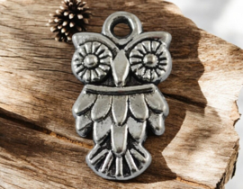 6  x Metalen bedeltje van een uil, antiek zilverkleur afm. 20 x 11 x 2mm oogje2mm