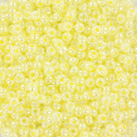 c.a. 5 gram Miyuki rocailles 11/0 - ceylon lemon ice