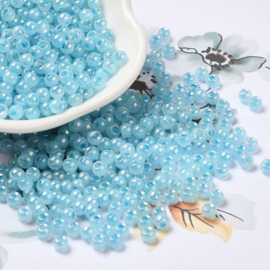 20 gram Glaskralen rocailles Ceylon 4 x 3 mm – gat 1,2 mm – Sky Blue