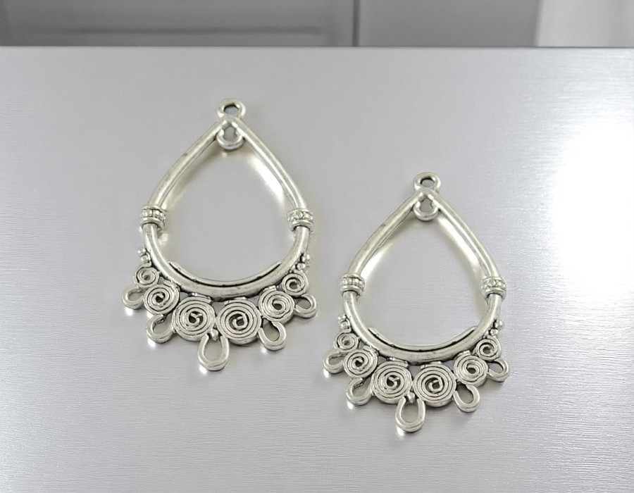 2 x Metalen oorbellen ornamenten – antiek zilverkleur – ca. 39 x 23,5 x 3 mm – gat ca. 1,5 mm