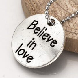 5 x antiek zilveren metalen bedel "believe in love" 20 x 2mm oogje: 2mm ♥