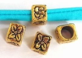 Per stuk European Jewelry kraal kubus metaal met bloemen antiek goud 8 mm
