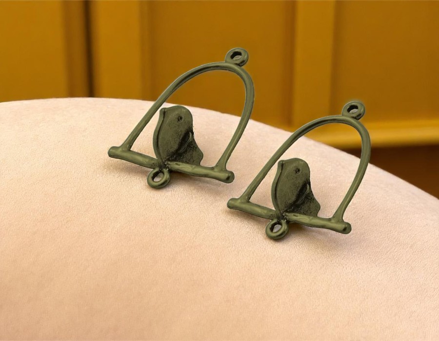 2 x Metalen oorbellen of hanger ornamenten – geel koperkleur – ca. 31 x 24 x 13 mm – gat ca. 2 mm