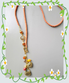 Oranje ketting met goudkleurige bedels ♥