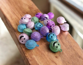 10 x Assortiment stardust belletjes smiley lachend gezichtje 14 mm mix