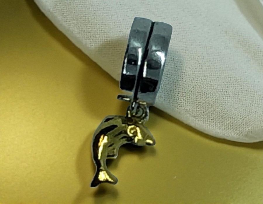 1 x Kraal met goudkleurig dolfijntje 17 x 4 mm – 925 Sterling Zilver met 5 mm gat