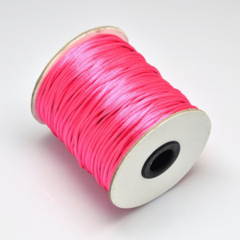 2 meter satijnkoord  van ca. 2 mm dik,   hot pink