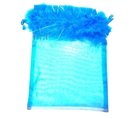 1 x Luxe organza cadeau-zakje turquoise met veertjes 17 x 12,5cm