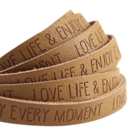 20 cm Plat imi leer 10mm met quote - Love Life & Enjoy every moment - Mustard Brown ♥
