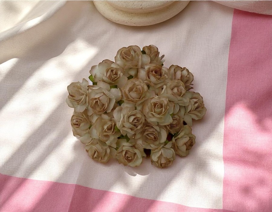 12 x Mulberry Paper Rose Flowers – bruin – handgemaakt – ca. 1,5 cm
