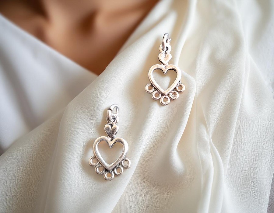 2 x Metalen bedeltje hartje ca. 22 mm met 5 oogjes – antiek zilverkleur, oogjes ca. 1 mm