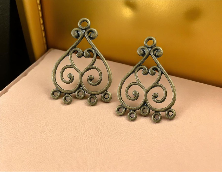 2 x Metalen hangornamenten – geel koperkleur – ca. 33 x 22,5 x 1,5 mm – gat ca. 2,5 mm