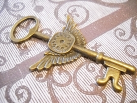 Prachtige grote tibetaans zilveren (geel koper kleur) hanger van een sleutel 75 x 44 x 2mm Gat: 10mm