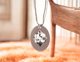 Lange BIBA ball chain en koord Ketting  met  acryl hanger, oud roze