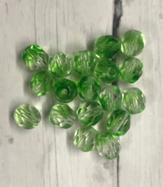 10 x groene facetglaskralen 6mm gat 1mm