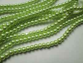 30 x prachtige   glasparel 8mm kleur: Light Aplle green