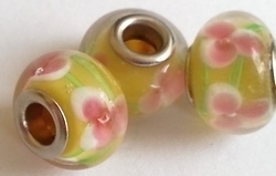 Per stuk Glaskraal European-style geel met roze versiering 14 mm