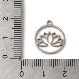 1 x RVS 201 Stainless Steel bedel lotus 17 x 15 x 1 mm – oogje 1,5 mm – RVS kleur – Non Tarnish