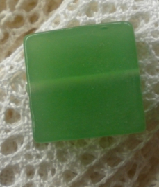 10 x Melkglas kraal vierkant 18 x 5,5mm groen