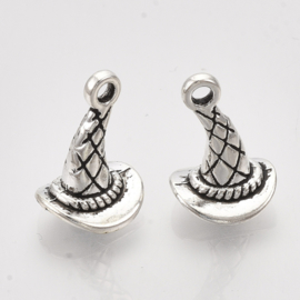 2 x Metalen 3D bedel van heksenhoed, antiek zilverkleur, afm. 15 x 10,5 x 10mm oogje 1,6mm