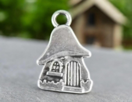 4 x Metalen bedel van een paddenstoel huisje, antiek zilverkleur afm. 15 x 10mm