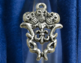2 x Metalen bedel met skulls, antiek zilverkleur, haloween bedel afm.  28mm