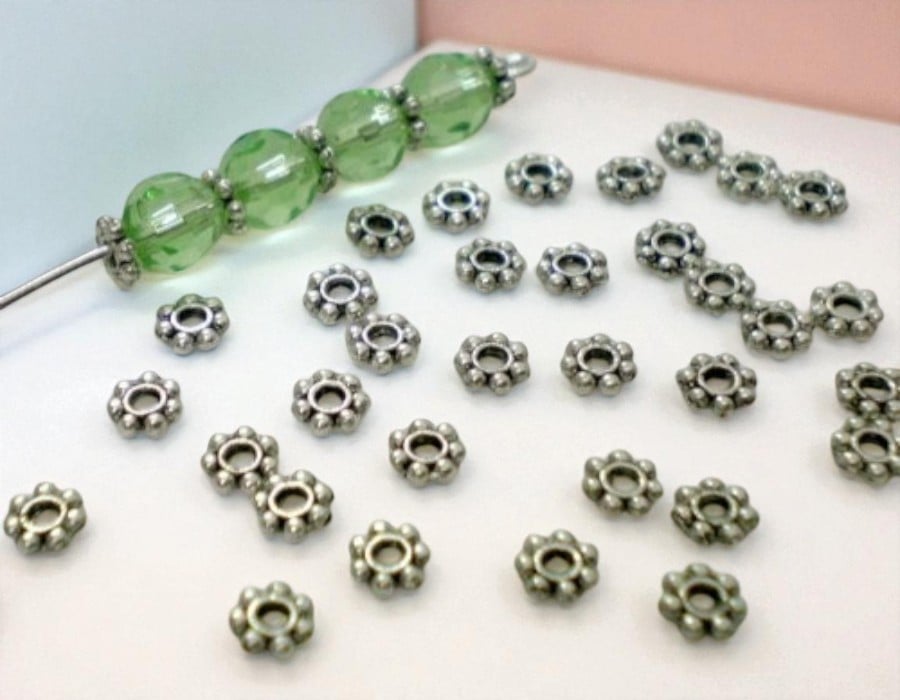 25 x Metalen spacer kralen 4 x 1 mm – gat ca. 1 mm – antiek zilverkleur