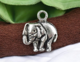 4 x Metalen bedel van een olifant, antiek zilverkleur 16 x13,5 mm