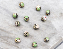 5 x Handgemaakte cloisonné kralen mix ca. 6 mm – zwart groen – gat ca. 1 mm