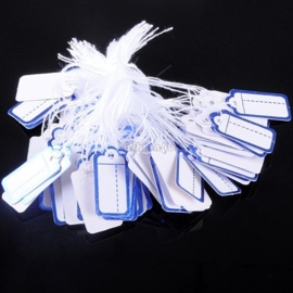 Bosje met c.a. 100 stuks prijs labels prijskaartjes wit met blauw  randje 26 x 13 mm