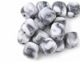 10 x Acryl kralen cube two tone opaque 17 x 15,5 x 15,5 mm – gat 3 mm – black & white