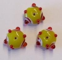 10 x  Handgemaakte Glaskralen – Geel met Rood en Wit – ca. 14 mm – Pukkelstructuur