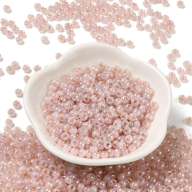 20 gram Glaskralen rocailles Ceylon 4 x 3 mm – gat 1,2 mm – Misty Rose