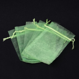 c.a. 100 x licht groene organza zakjes 10 x 15 cm