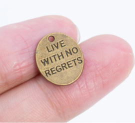 4 x Metalen ovale tekst bedel "Live with no regrets" geel koper kleur 13 x 15 x 0,5mm gat: c.a. 1mm