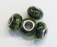 Per stuk Glaskraal European-style zwart met groene glitter 13 mm