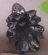 1 x Prachtige bloemkelk van Resin met strass 25 x 35mm  gat 1mm zwart