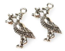 4 x Metalen antiek zilverkleur bedeltje van een vogelverschrikker 23 x 13 x 2 gat 2mm