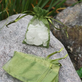 c.a. 100 x lime groene organza zakjes 10 x 15 cm