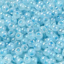 20 gram Glaskralen rocailles Ceylon 4 x 3 mm – gat 1,2 mm – Sky Blue