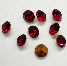 10 x Swarovski puntsteen SS24 Gold Foiled Ruby  5,2mm