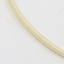 Prachtig zijden koord 3,2mm diameter, lengte c.a. 43cm incl. verlengketting Ivoor