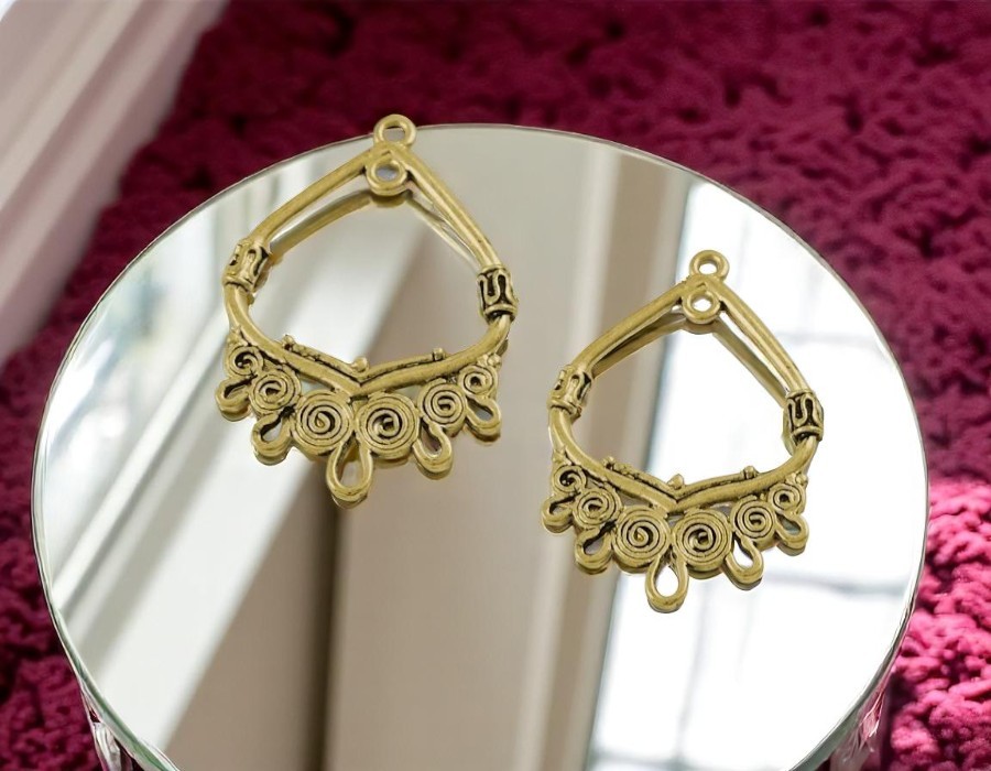 2 x Metalen oorbellen ornamenten – goudkleur – ca. 36,5 x 25 x 3 mm