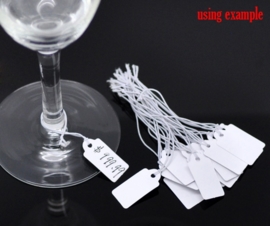 100 x witte prijskaartjes 22mm x 13mm met  touwtje van elastiek (bestellen)
