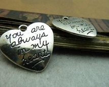 2 x Metalen antiek zilveren bedel van een hart met de tekst "you are always in my heart"  21 x 20mm oogje 1,5mm