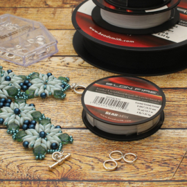 1 rol S-Lon Fire rijgdraad 0,12 mm – 4 LB – 13,7 meter – Crystal