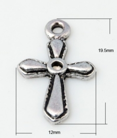 10 x Metalen antiek zilveren kruisje 12 x 19,5 x 2mm, Gat:1.5mm